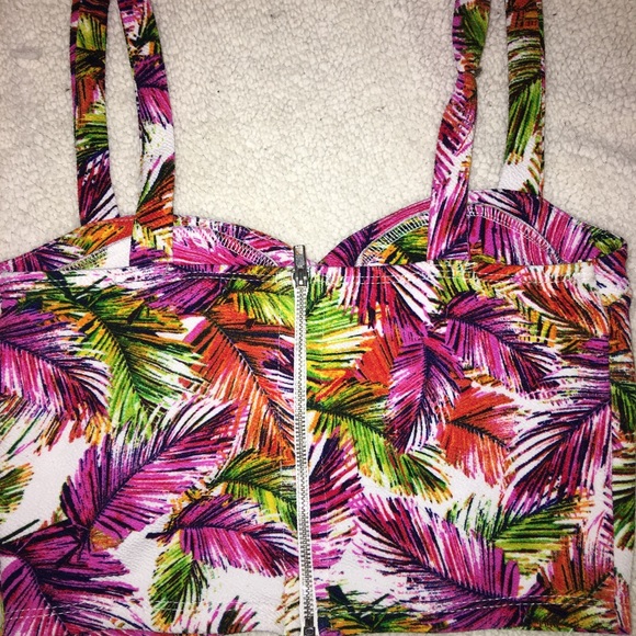Lily White floral/tropical crop top - Picture 5 of 5
